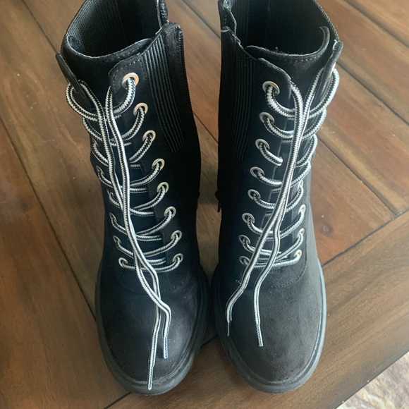 Boots - Picture 3 of 4